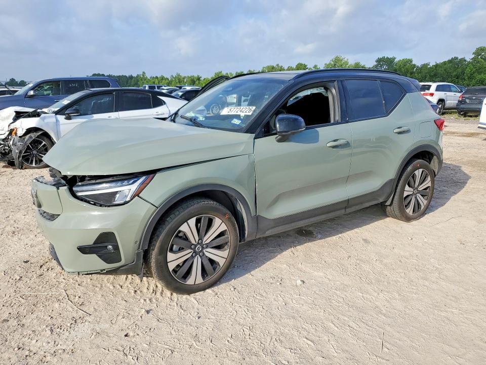 2023 VOLVO XC40