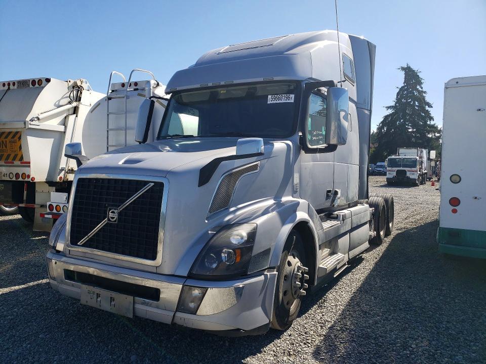 2017 VOLVO VN