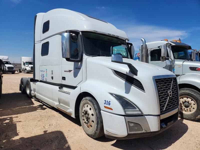 2020 VOLVO VNL