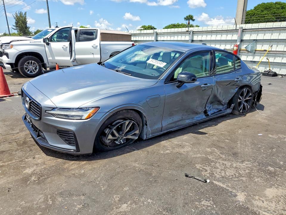 2021 VOLVO S60