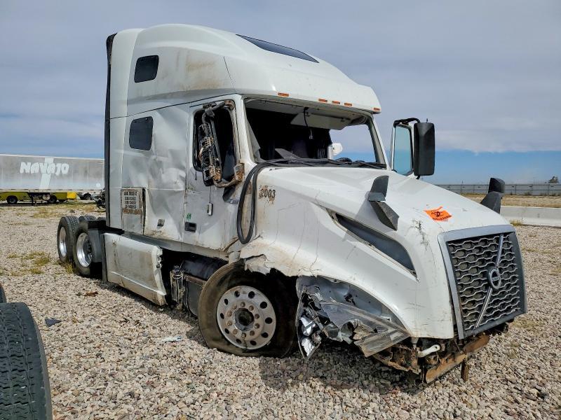 2021 VOLVO VN