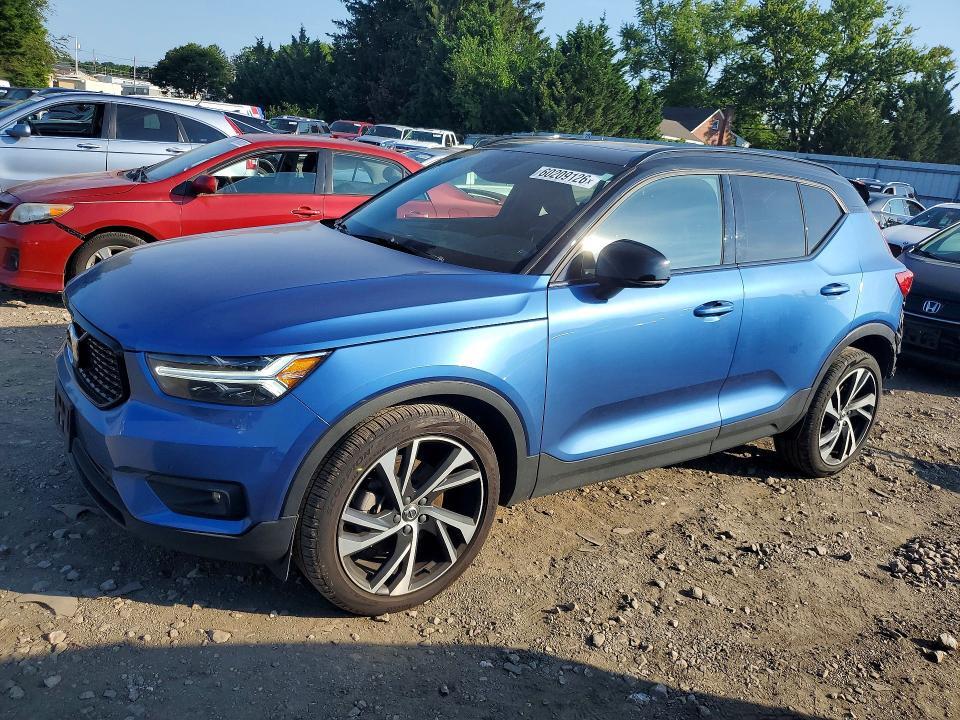 2020 VOLVO XC40