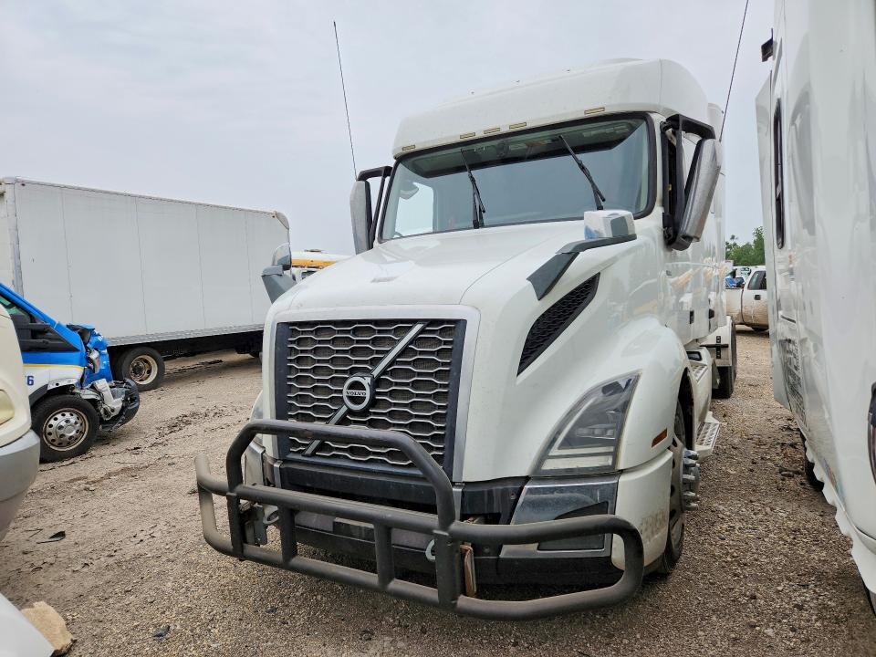 2020 VOLVO VN