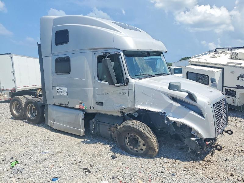2020 VOLVO VN
