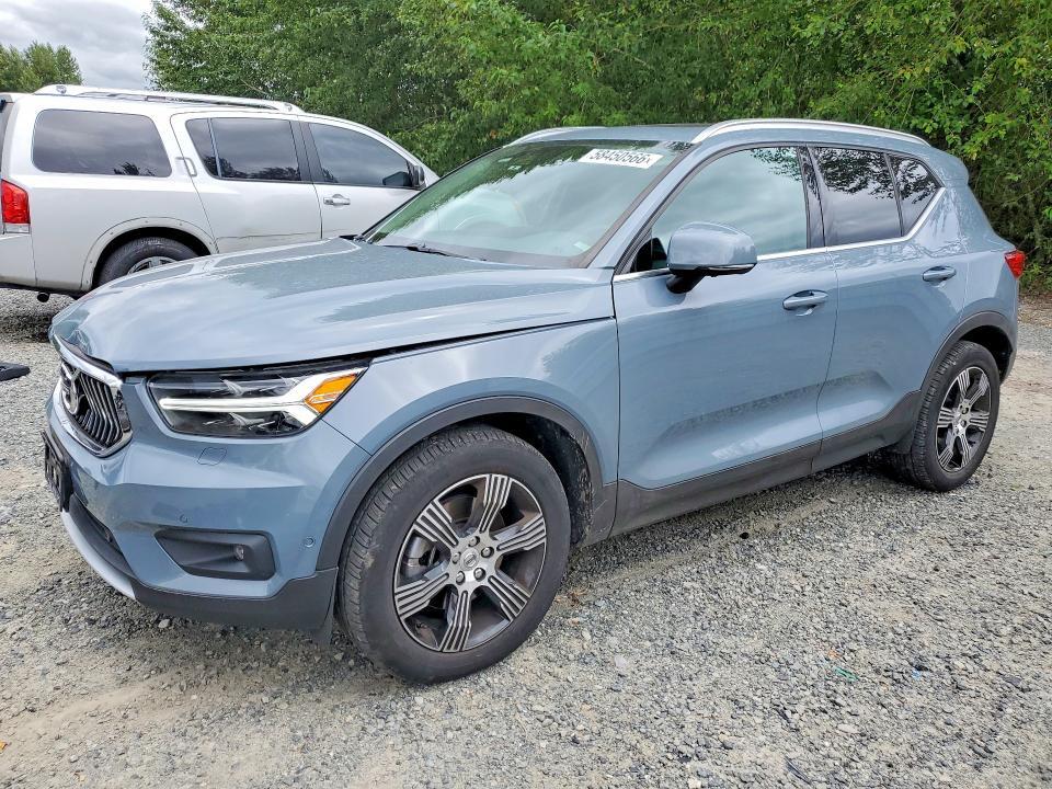 2020 VOLVO XC40