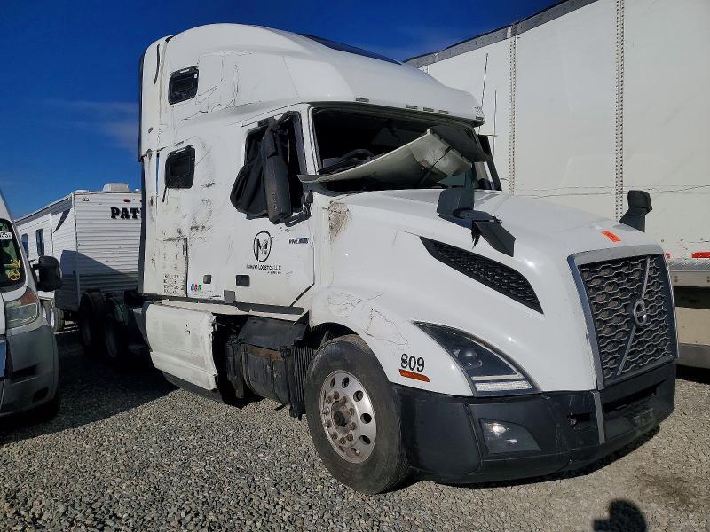 2020 VOLVO VN