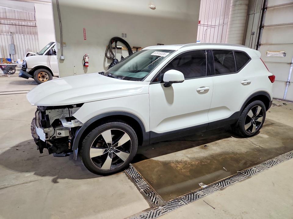 2019 VOLVO XC40