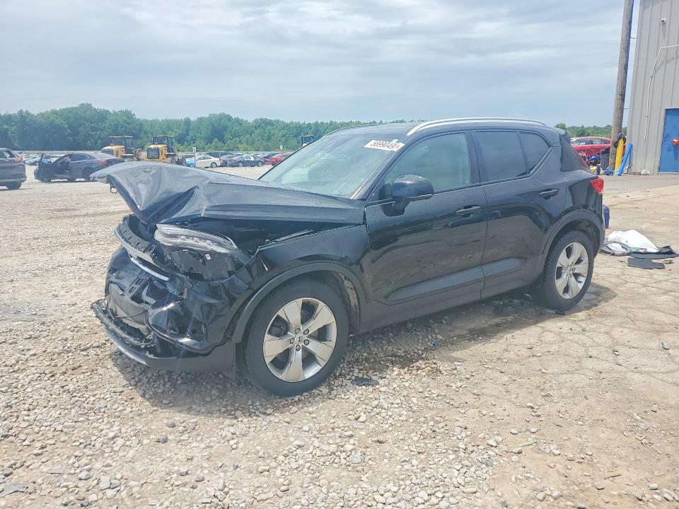 2019 VOLVO XC40